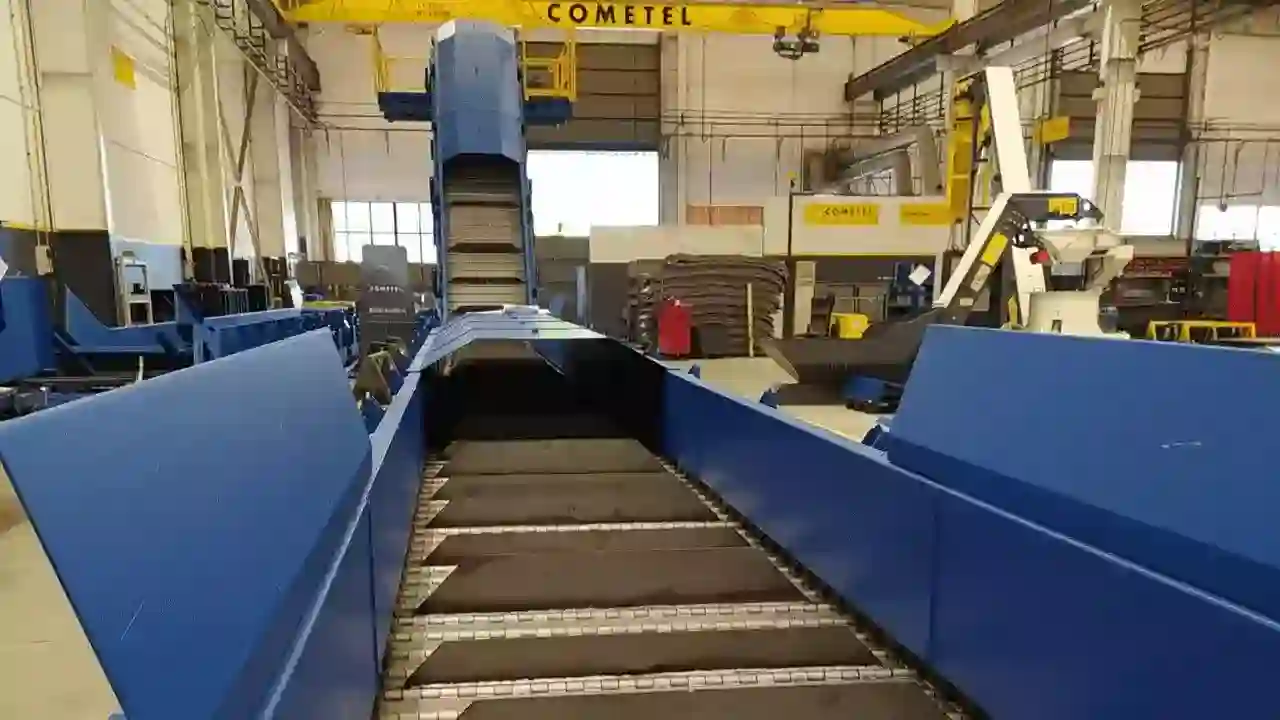 Metal scrap conveyor installation